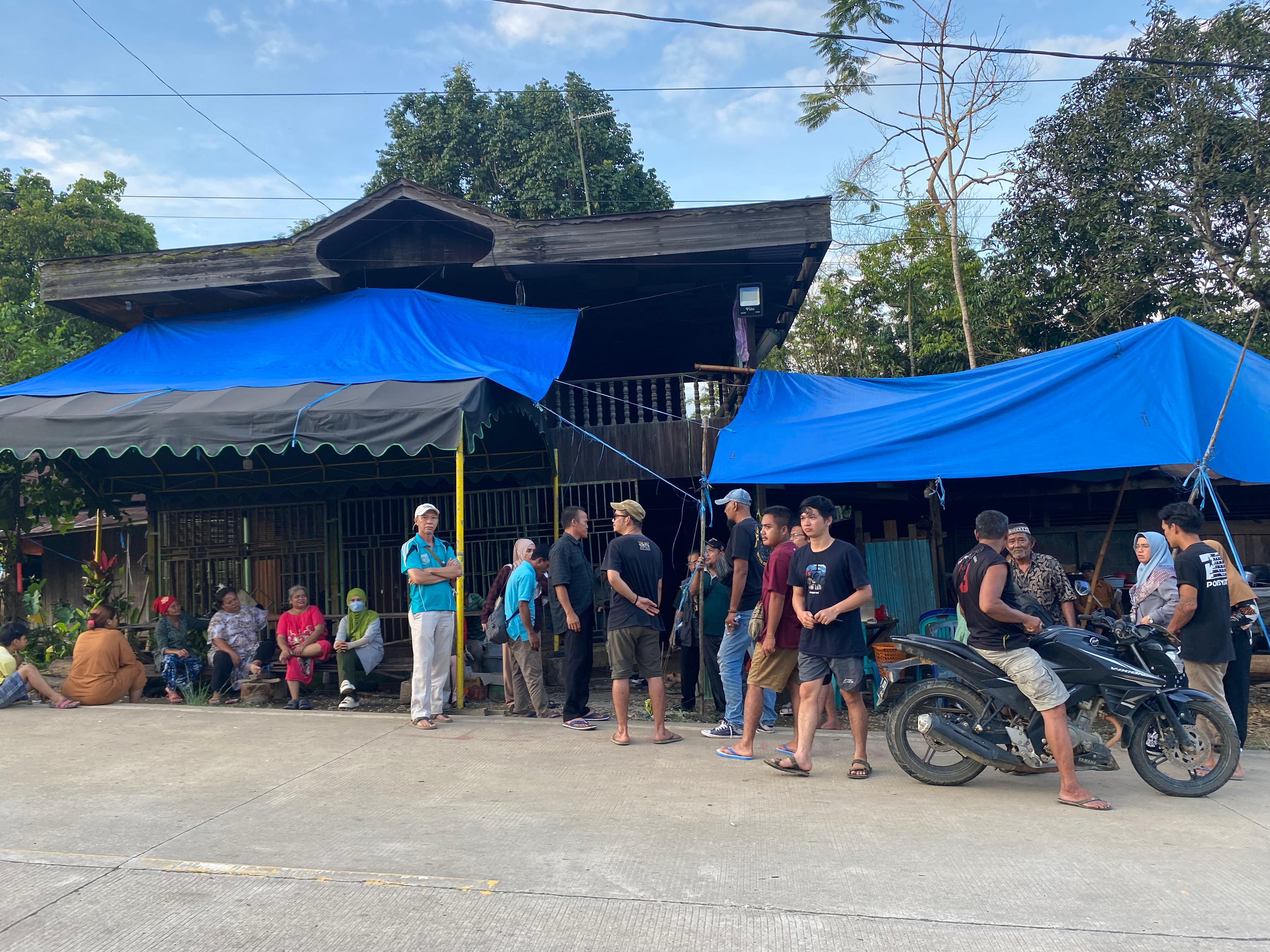 Posko Penjagaan Hauling Batu Bara, setelah penyerangan berdarah tokoh masyarakat adat di Muara Kate, Paser, Kaltim. (Defrico/Kaltimtoday.co)